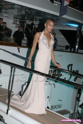 ladyboat_(1).jpg